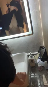 把精液射到妹子嘴里妹子都呛到了